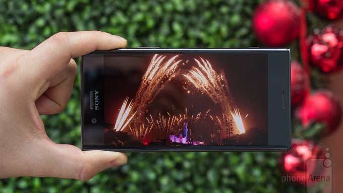 How to take photos of fireworks with a smartphone camera (iPhone and Android tutorial)