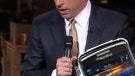 Jerry Seinfeld paints a picture of a BlackBerry user on Letterman