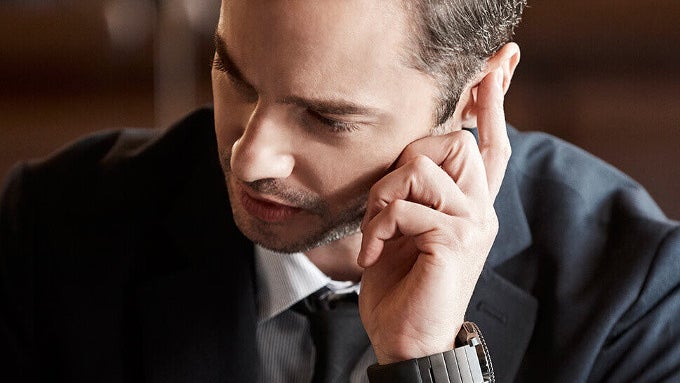 This wristband allows you to hear phone calls through your fingers