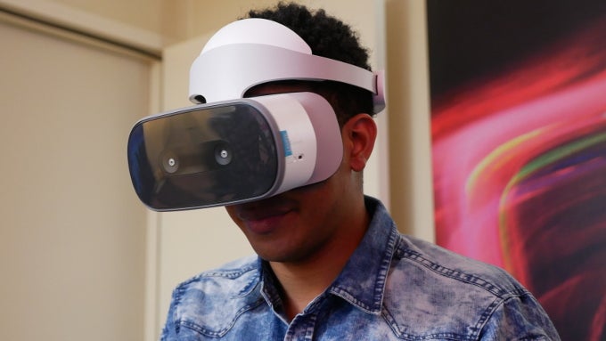 Lenovo Mirage Solo with Daydream Headset hands-on