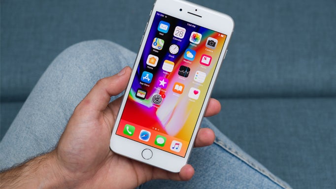 U.S. senator inquires Apple over slowing down iPhones with aging batteries