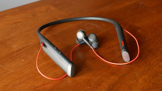 Plantronics Voyager 6200 UC hands-on