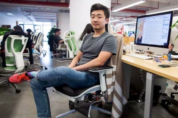 OnePlus co-founder Carl Pei tried to troll Xiaomi's ephemeral polls, but it backfired beautifully