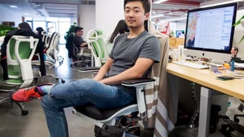 OnePlus co-founder Carl Pei tried to troll Xiaomi's ephemeral polls, but it backfired beautifully