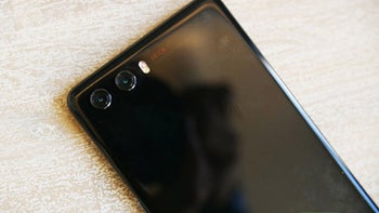 Huawei P20 prototype unit leaks in live pictures, leaves nothing to the imagination