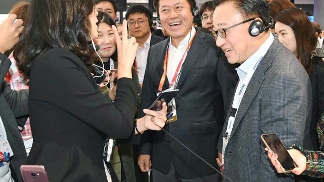 Carrier chief: Get ready for a Samsung 5G phone, as 'preparations' are in play