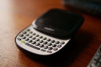 10 phones with terribly designed physical keyboards