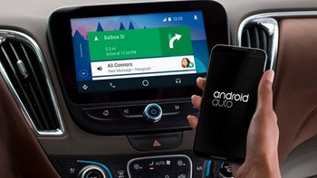 Google enables "Swipe to unlock" gesture for Android Auto phones