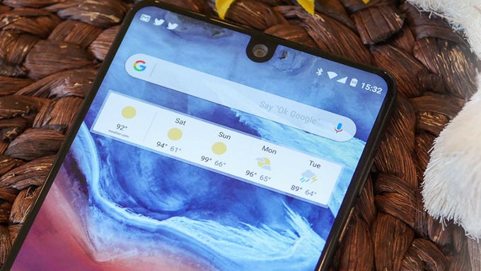 Essential Phone price slashed: get it for $450 with a $25 gift card