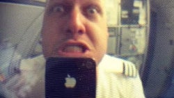 Airplane pilots suspended because of using Snapchat mid-flight