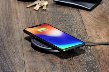 Mophie's new wireless charger adds fast-charge option, but is still too expensive