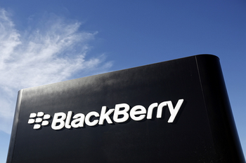 Uniquely-designed BlackBerry wireless charger appears in sketch