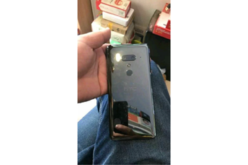 HTC U12+ with mirror-like finish & four cameras leaks out