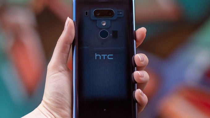 HTC U12+ is up with the best: zoom cameras, see-through body, tap or squeeze