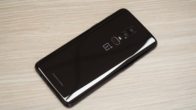 Here is why OnePlus 6 doesn't have wireless charging