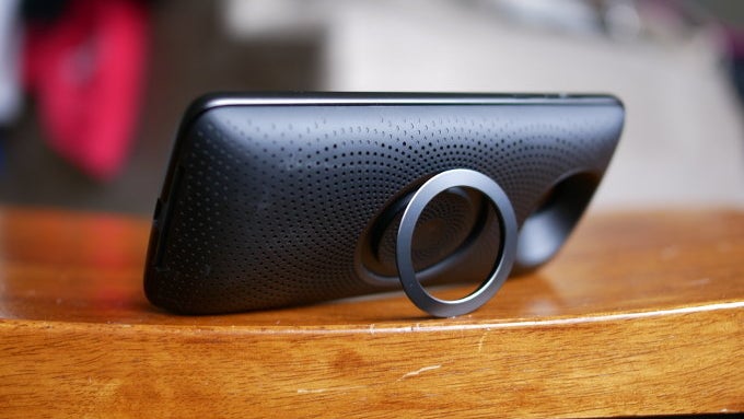 Motorola Stereo Speaker Moto Mod hands-on