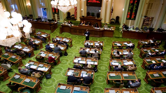 Report: AT&T-backed committee chairman aims to water down California's 'tough' net neutrality bill (UPDATE)