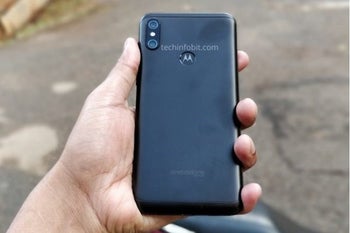 Motorola One Power live images reconfirm display notch and dual cameras