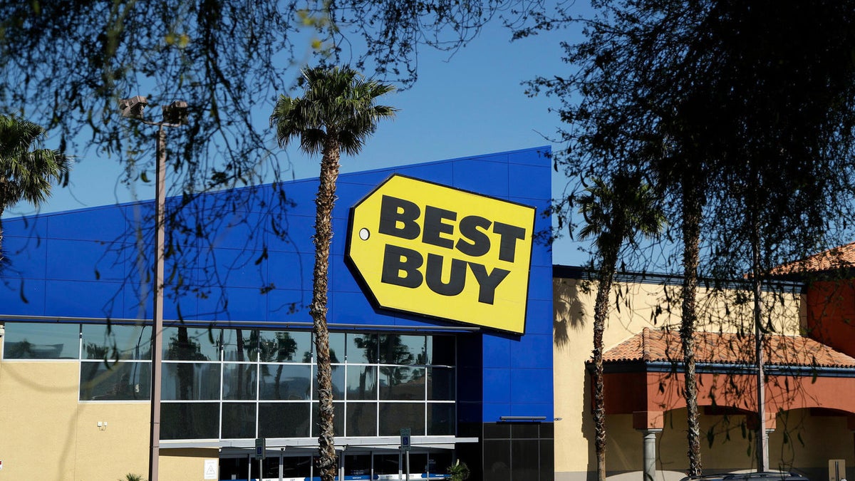 Daring Best Buy heist has thieves rappelling down to snatch $100,000 worth of Apple gear