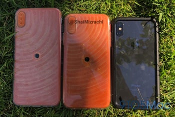 iPhone X Plus and iPhone 9 dummy units shown in hands-on video