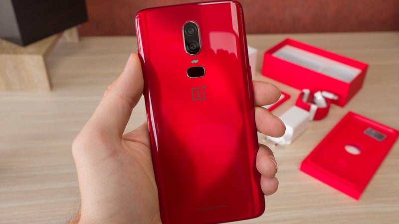 Red OnePlus 6: unboxing and hands-on