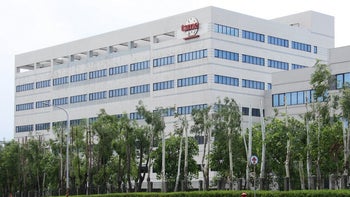 TSMC, Apple's main chip manufacturer, reports a drop in revenue