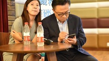 Samsung's CEO has been spotted using the Galaxy Note 9 in public