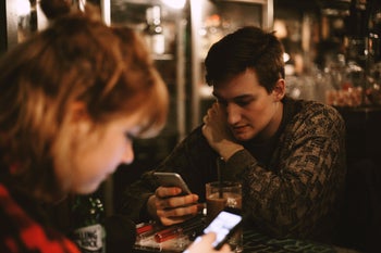 When should you resist the temptation of looking at your phone