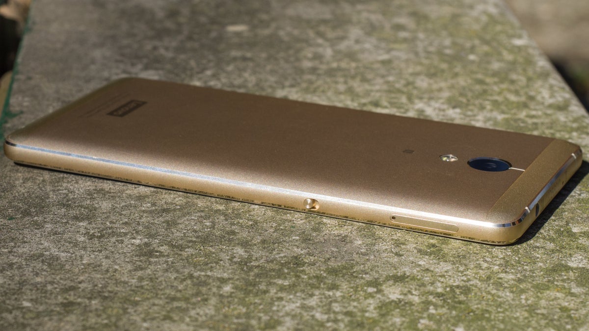 It's 2018 and the best smartphones out there still have a pretty embarrassing battery life