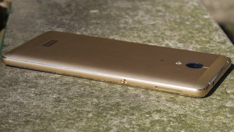 It's 2018 and the best smartphones out there still have a pretty embarrassing battery life