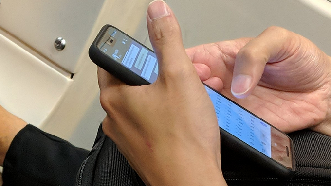 Google Pixel 3 XL, notch and all, appears to show up in a Toronto streetcar