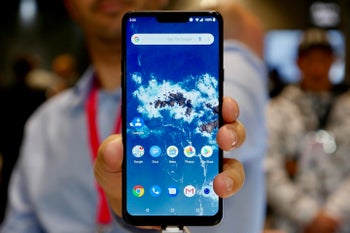 LG G7 One hands-on preview: LG's first Android One phone is fast and looks good