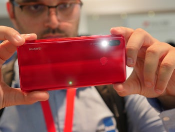 Huawei Nova 3 hands-on: Vibrant colors and great value extravaganza