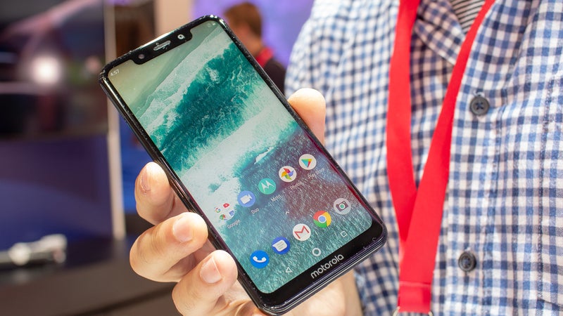 Motorola One and Motorola One Power hands-on: iPhone looks for a third of the price