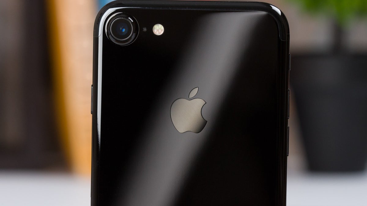 iPhone and iPad push iOS adoption to 79% in mobile enterprise market