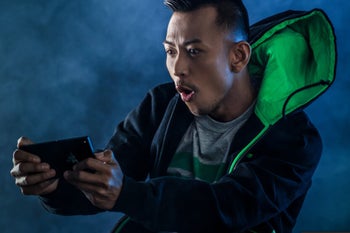 Powerful Razer Phone gets a huge price cut (limited time offer)