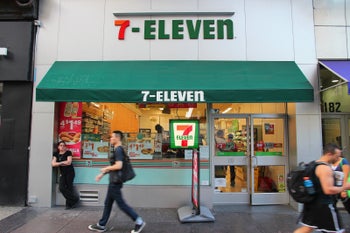7-Eleven stores land Apple Pay support, late-night munchers now only need an iPhone