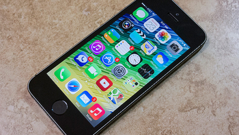 Pick up a refurbished 32GB unlocked Apple iPhone 5s from Walmart for $148