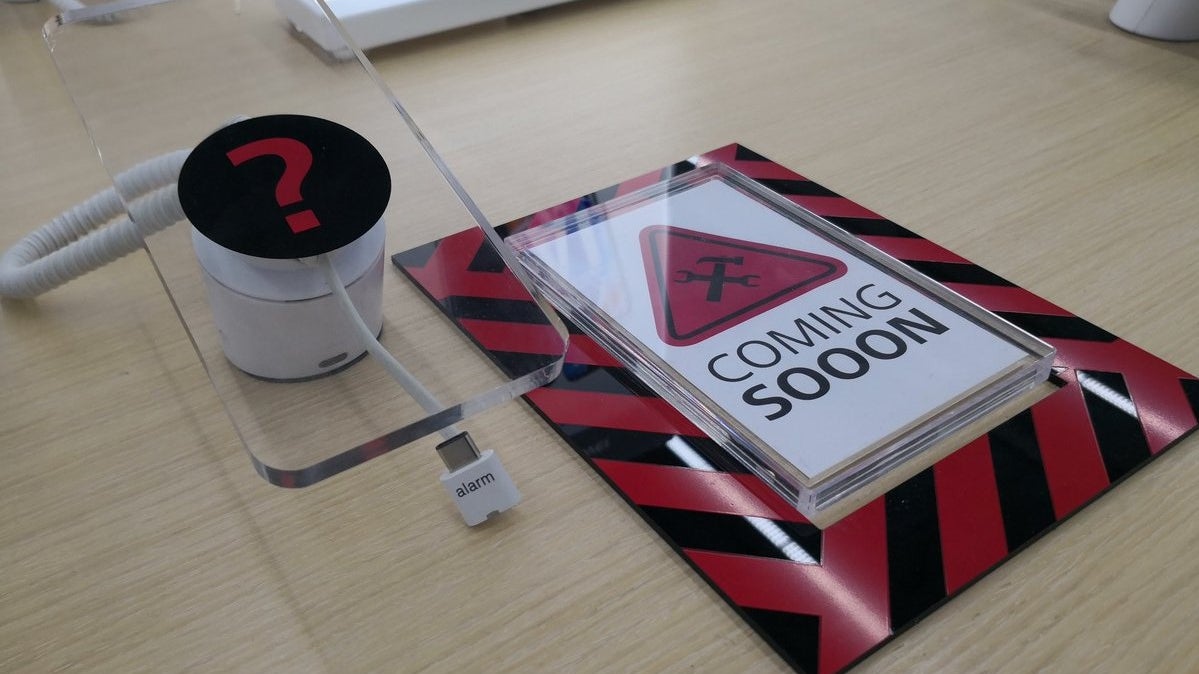 Huawei's Mate 20 teasers continue; this time in physical stores
