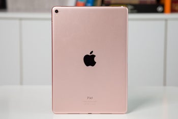 Apple's iPad takes the lead in latest customer satisfaction survey, Amazon close behind