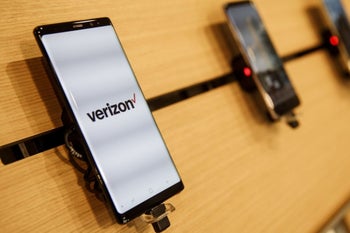 Verizon offers employees early retirement in a $10 billion cost-cutting bid
