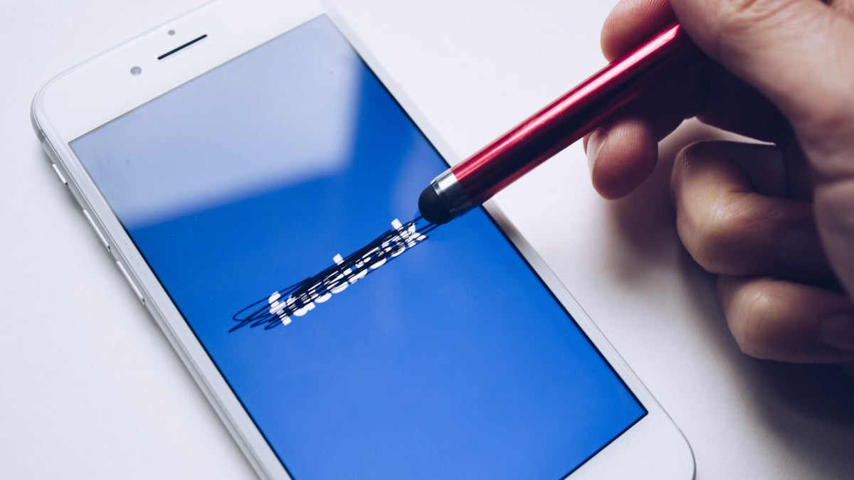 Facebook gives even your security phone number to advertisers