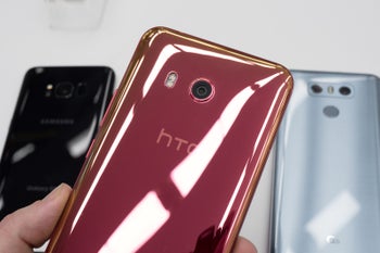 HTC reaches new low as September revenue declines over 80%
