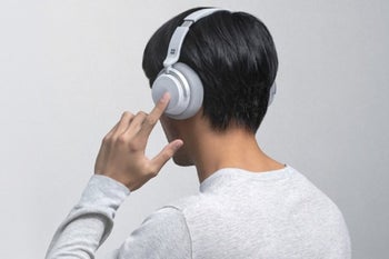 Microsoft Surface Headphones will start shipping November 19 after November 15 pre-orders