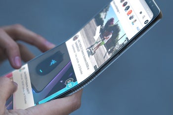 Foldable phones are a risky venture, but here's why Samsung and other tech giants are trying their luck