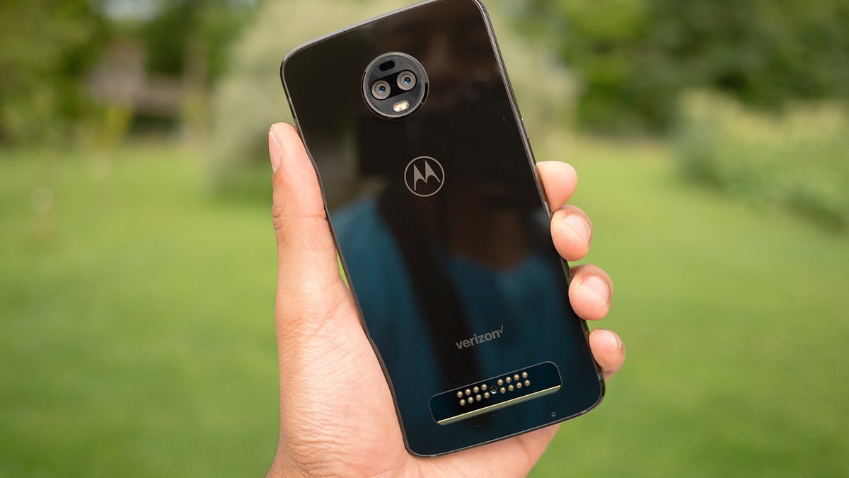 Verizon cuts the Moto Z3 price by 50% — now, that's a deal