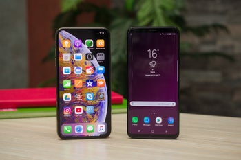 Apple goes for aesthetics, Samsung adds symmetry: display engineer explains why thin chins are bad