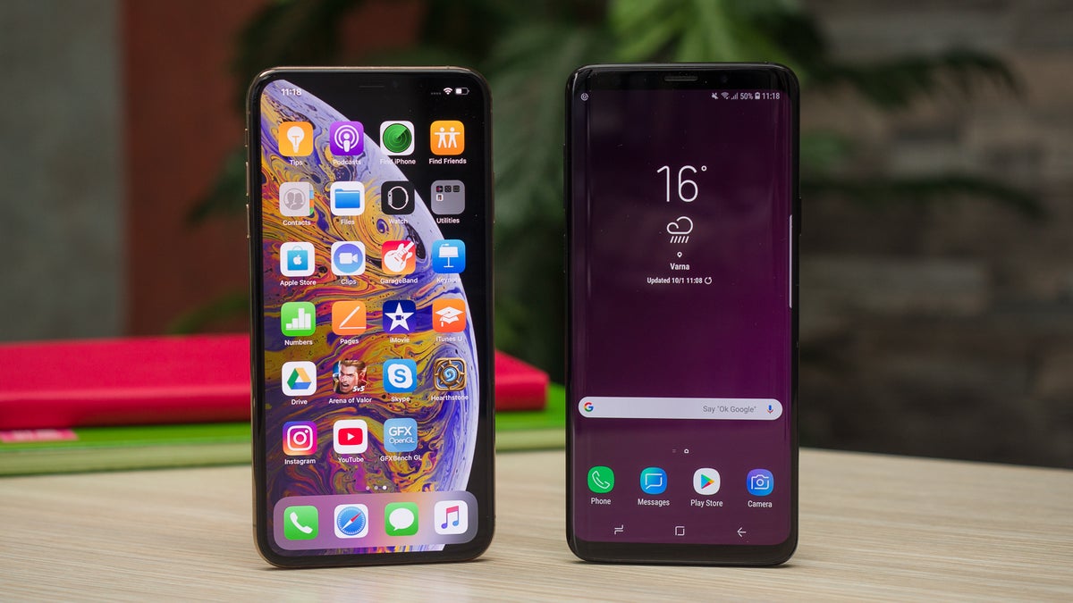 Apple goes for aesthetics, Samsung adds symmetry: display engineer explains why thin chins are bad