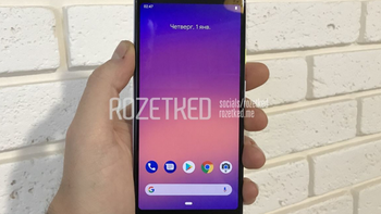 Rumored Pixel 3 Lite poses next to Pixel 3