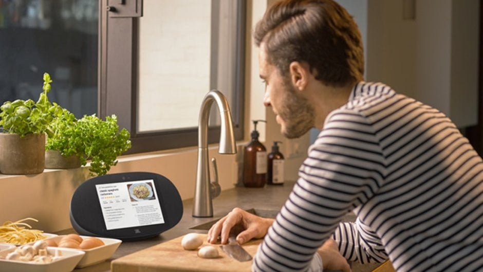 Deal: Save $100 on the JBL Link View with built-in Google Assistant at Verizon